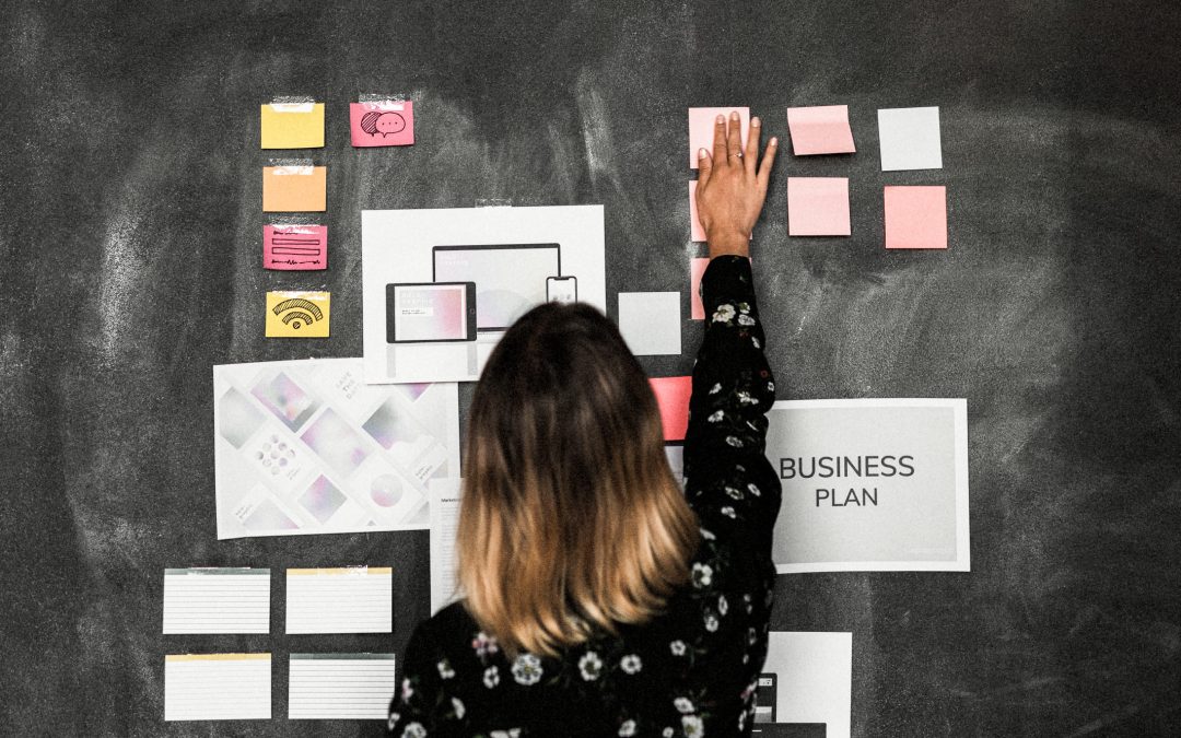 Cómo crear un manual de identidad corporativa paso a paso (con ejemplos)