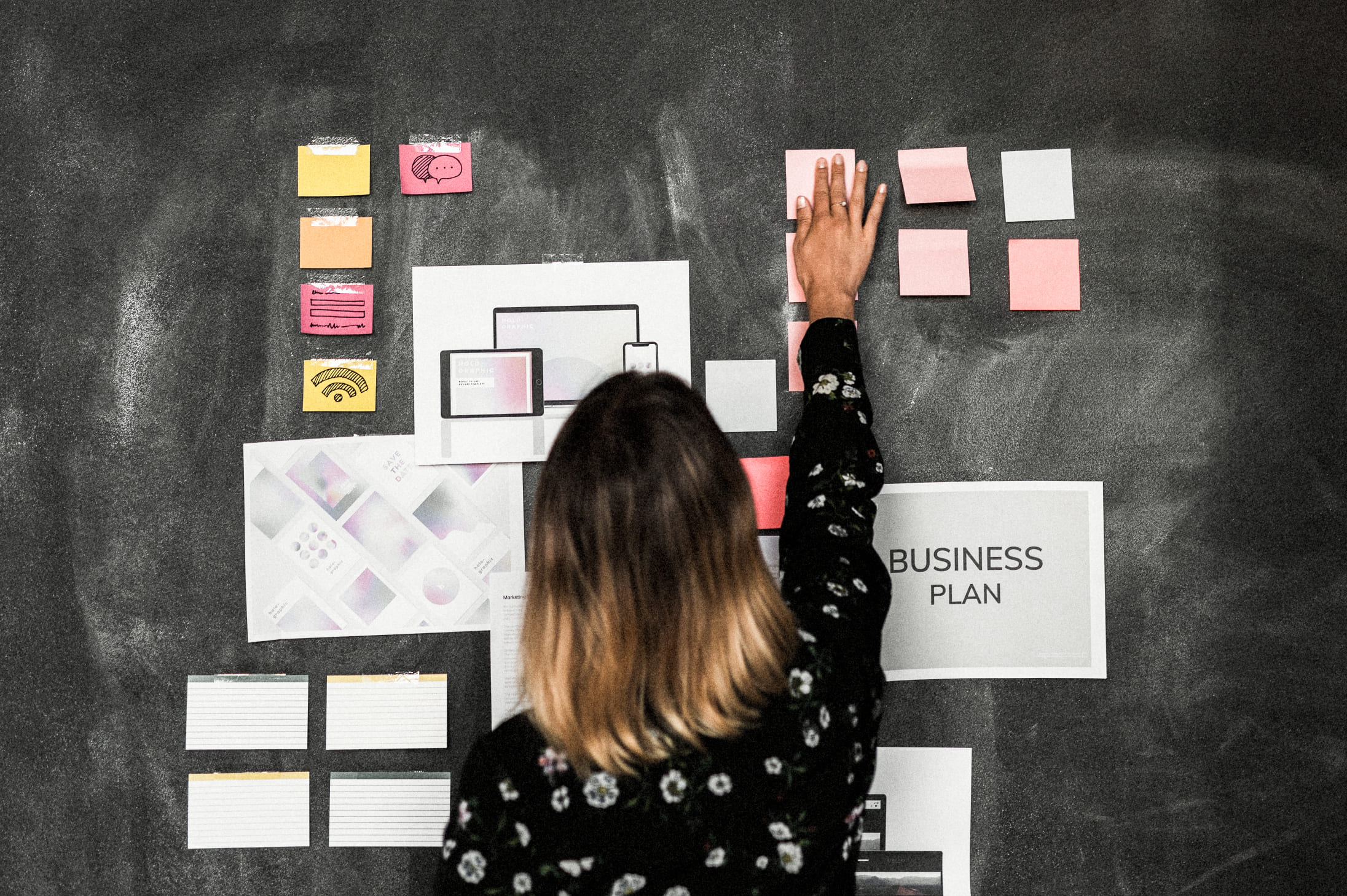 Cómo crear un manual de identidad corporativa paso a paso