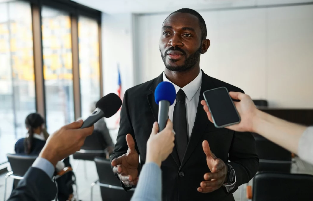 Cómo debo prepararme para una entrevista en un medio de comunicación, según el tipo de medio